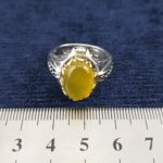 انگشتر نقره مردانه طرح خوشه‌ای دور طلایی با سنگ شرف الشمس + حکاکی - Image 3