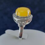 انگشتر زنانه نقره طرح آلاله با سنگ شرف الشمس + حکاکی - Image 2