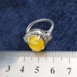 انگشتر زنانه نقره طرح آلاله با سنگ شرف الشمس + حکاکی - Image 3