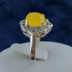 انگشتر زنانه نقره طرح گلناز با سنگ شرف الشمس + حکاکی - Image 2