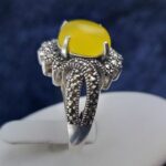 انگشتر زنانه نقره طرح ترنم با سنگ شرف شمس + حکاکی - Image 2