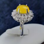 انگشتر نقره زنانه طرح فاخر تهمینه با سنگ شرف شمس + حکاکی - Image 2