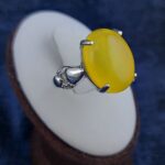 انگشتر نقره زنانه طرح کاملیا با سنگ شرف شمس + حکاکی