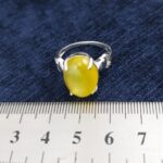 انگشتر نقره زنانه طرح کاملیا با سنگ شرف شمس + حکاکی - Image 3