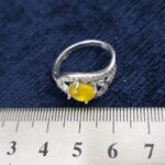 انگشتر زنانه نقره طرح ماریا دخترانه با سنگ شرف شمس + حکاکی - Image 3