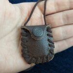 گردنبند چرمی