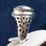 انگشتر نقره مردانه دست ساز شاه عباسی دور چنگ با سنگ حدید صینی+حکاکی - Image 2