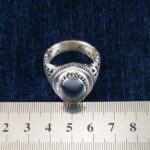 انگشتر نقره مردانه دست ساز شاه عباسی دور چنگ با سنگ حدید صینی+حکاکی - Image 3