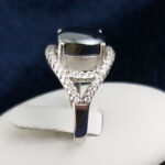 انگشتر نقره زنانه طرح دیبا با نگین حدید صینی+حکاکی - Image 3