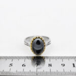 انگشتر نقره مردانه طرح کلاسیک دورطلایی با سنگ حدید صینی + حکاکی - Image 3