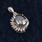 گردنبند زنانه نقره طرح طناز با نگین حدید صینی + حکاکی