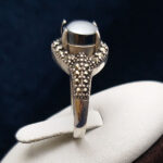 انگشتر زنانه نقره طرح نگار با سنگ حدید صینی + حکاکی - Image 2