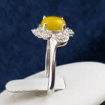 انگشتر نقره زنانه طرح یکتا با سنگ شرف شمس + حکاکی - Image 3