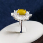 انگشتر نقره زنانه طرح آزیتا با سنگ شرف شمس + حکاکی - Image 3