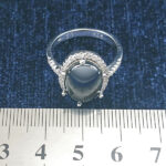 انگشتر نقره زنانه طرح ملکا با نگین حدید صینی+حکاکی - Image 3