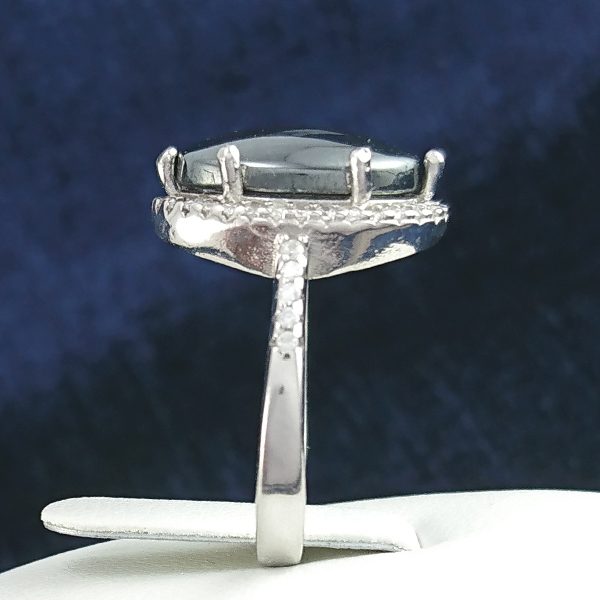 انگشتر نقره زنانه طرح ملکا با نگین حدید صینی+حکاکی - Image 2