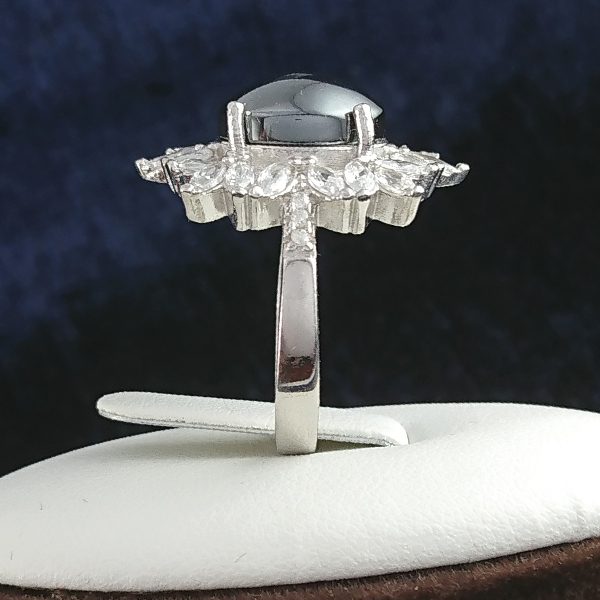 انگشتر نقره زنانه طرح خورشید با نگین حدید صینی+حکاکی - Image 3