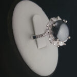 انگشتر نقره زنانه طرح حانیه با نگین حدید صینی+حکاکی