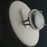 انگشتر نقره زنانه طرح ثنا با نگین حدید صینی+حکاکی