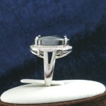 انگشتر نقره زنانه طرح ثنا با نگین حدید صینی+حکاکی - Image 2