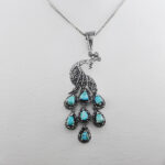گردنبند نقره زنانه طرح طاووس با سنگ فیروزه نیشابوری - Image 2