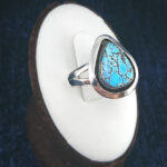 انگشتر نقره زنانه و مردانه طرح اشکی توکل با نگین فیروزه نیشابوری