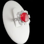 انگشتر نقره زنانه طرح مژگان با سنگ عقیق یمنی سرخ