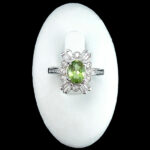 انگشتر نقره زنانه طرح فریناز با سنگ زبرجد - Image 3