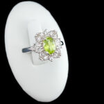 انگشتر نقره زنانه طرح الینا با سنگ زبرجد