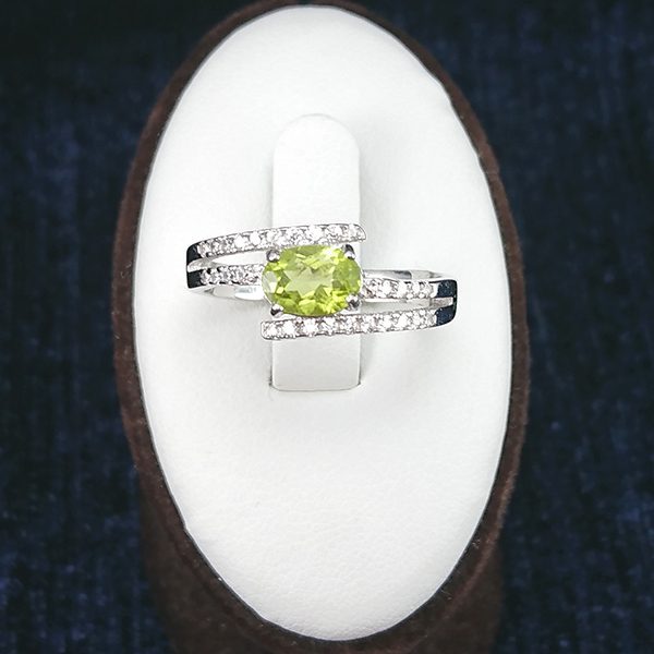 انگشتر نقره زنانه طرح ساناز با سنگ زبرجد - Image 2