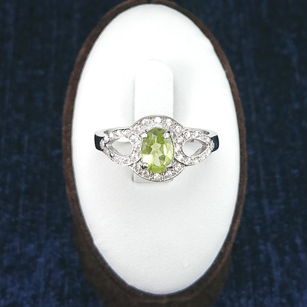 انگشتر نقره زنانه طرح سوسن با سنگ زبرجد - Image 3