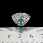 انگشتر نقره زنانه طرح دراسینا با سنگ زمرد - Image 3