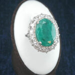 انگشتر نقره زنانه طرح پریسا با سنگ زمرد