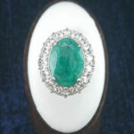 انگشتر نقره زنانه طرح پریسا با سنگ زمرد - Image 2