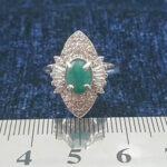 انگشتر نقره زنانه طرح تینا با سنگ زمرد - Image 2