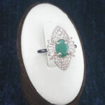 انگشتر نقره زنانه طرح تینا با سنگ زمرد