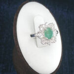 انگشتر نقره زنانه طرح خاطره با سنگ زمرد