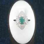 انگشتر نقره زنانه طرح تینا با سنگ زمرد - Image 3