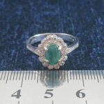 انگشتر نقره زنانه طرح آدنیس با سنگ زمرد - Image 2