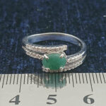 انگشتر نقره زنانه طرح ژاله با سنگ زمرد - Image 2