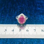 انگشتر نقره زنانه طرح رونیکا با سنگ یاقوت سرخ - Image 3