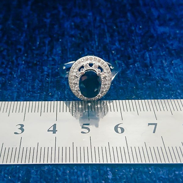 انگشتر نقره زنانه طرح سُها با سنگ یاقوت کبود الماس تراش - Image 3