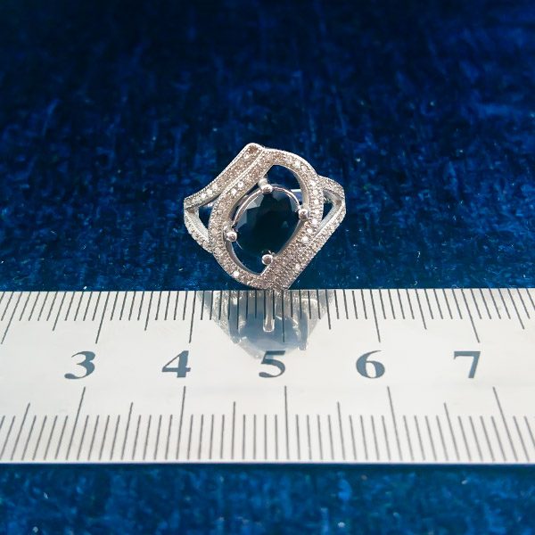 انگشتر نقره زنانه طرح ساغر با سنگ یاقوت کبود الماس تراش - Image 4