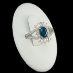 انگشتر نقره زنانه طرح آیسا با سنگ یاقوت کبود الماس تراش