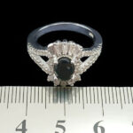 انگشتر نقره زنانه طرح آیسا با سنگ یاقوت کبود الماس تراش - Image 2