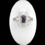 انگشتر نقره زنانه طرح آیسا با سنگ یاقوت کبود الماس تراش - Image 3