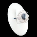 انگشتر نقره زنانه طرح روناک با سنگ یاقوت کبود الماس تراش