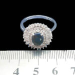 انگشتر نقره زنانه طرح روناک با سنگ یاقوت کبود الماس تراش - Image 3