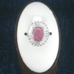 انگشتر نقره زنانه طرح شراره با سنگ یاقوت سرخ الماس تراش - Image 2