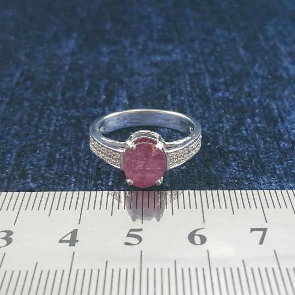 انگشتر نقره زنانه طرح مینو با سنگ یاقوت سرخ الماس تراش - Image 2